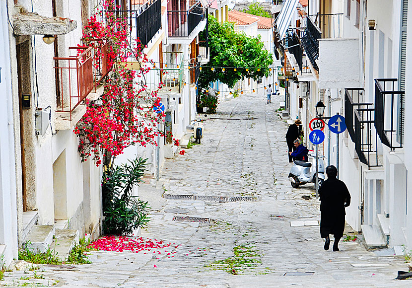 The non-touristy parts of Skiathos town.