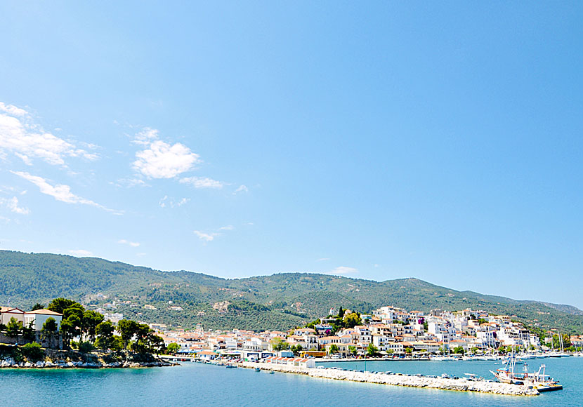 From the port of Skiathos there are ferries and catamarans to Skopelos, Alonissos and Skyros.