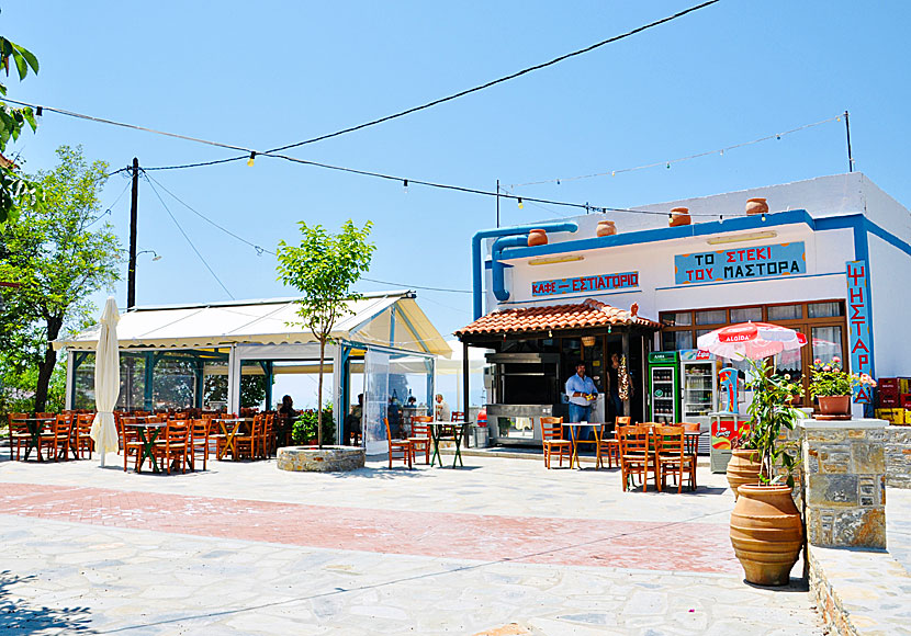 Taverna Mastora To Steki is located on the square in Glossa.