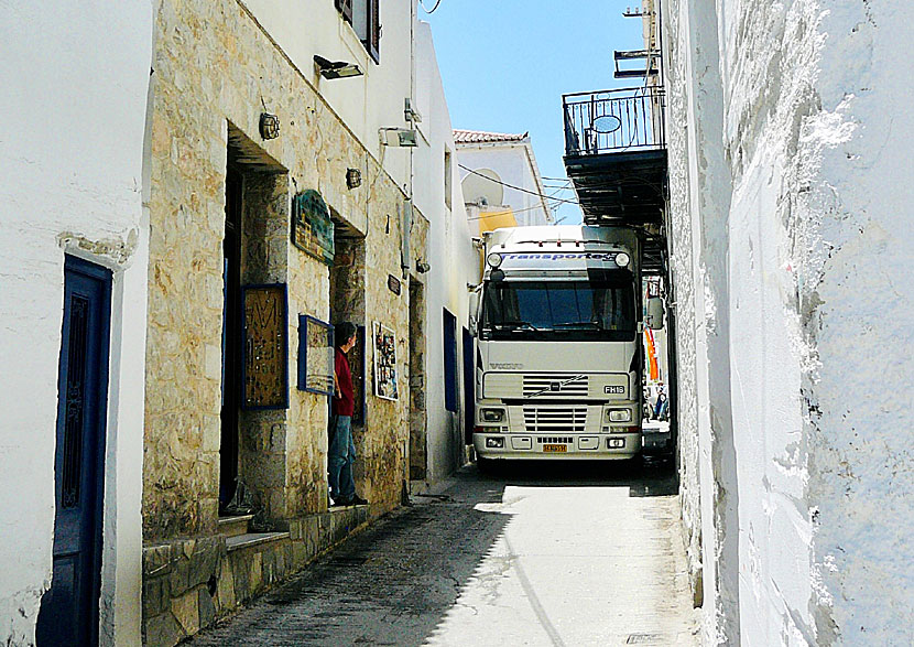 Is Spetses a car-free island?