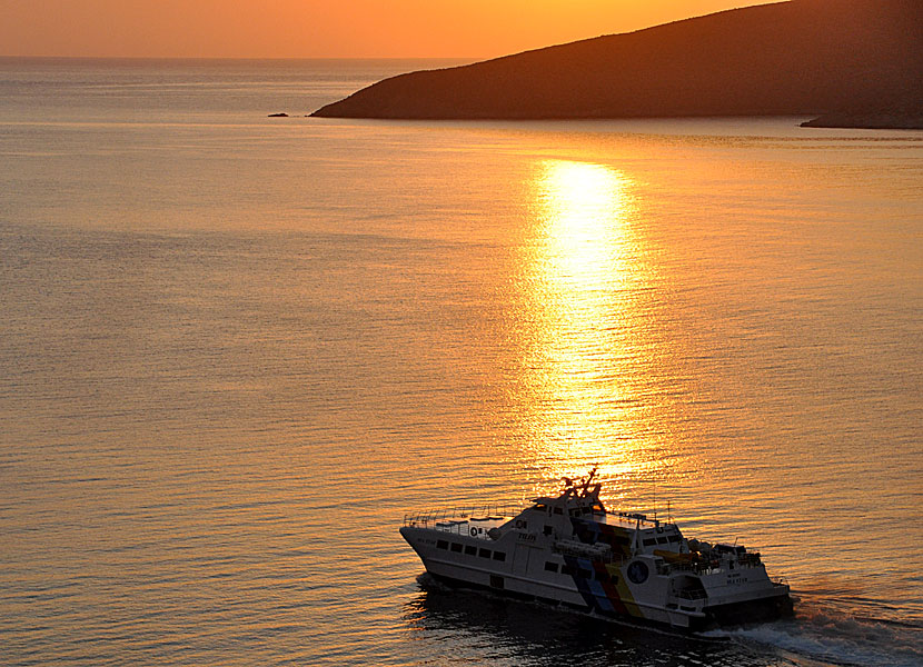 The catamaran Sea Star leaves Livadia on Tilos for further travel towards Rhodes.