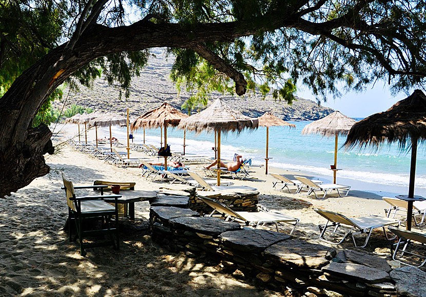 Tavernas, restaurants and sunbeds at Kalivia beach on Tinos.