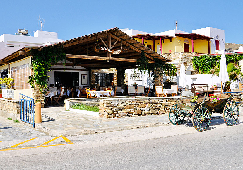 Tavernas and restaurants in Kionia near Tinos town.
