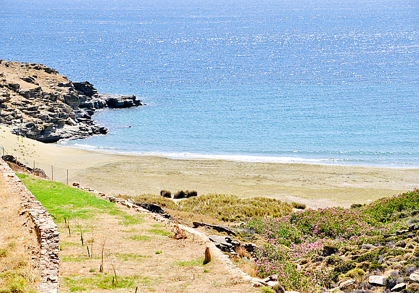 The path down to Pachia Ammos beach on Tinos.