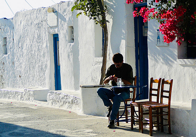 Me Myself I with Joan Armatrading at a café in Panagia (Chora) on Schinoussa in Greece.