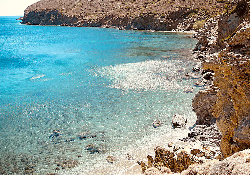 The small snorkel-friendly beach under Agios Dimitrios church on Thimena.