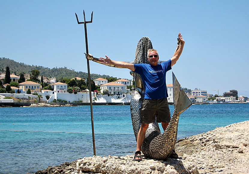 The mermaid on Spetses is bigger than Kalispera Janne.